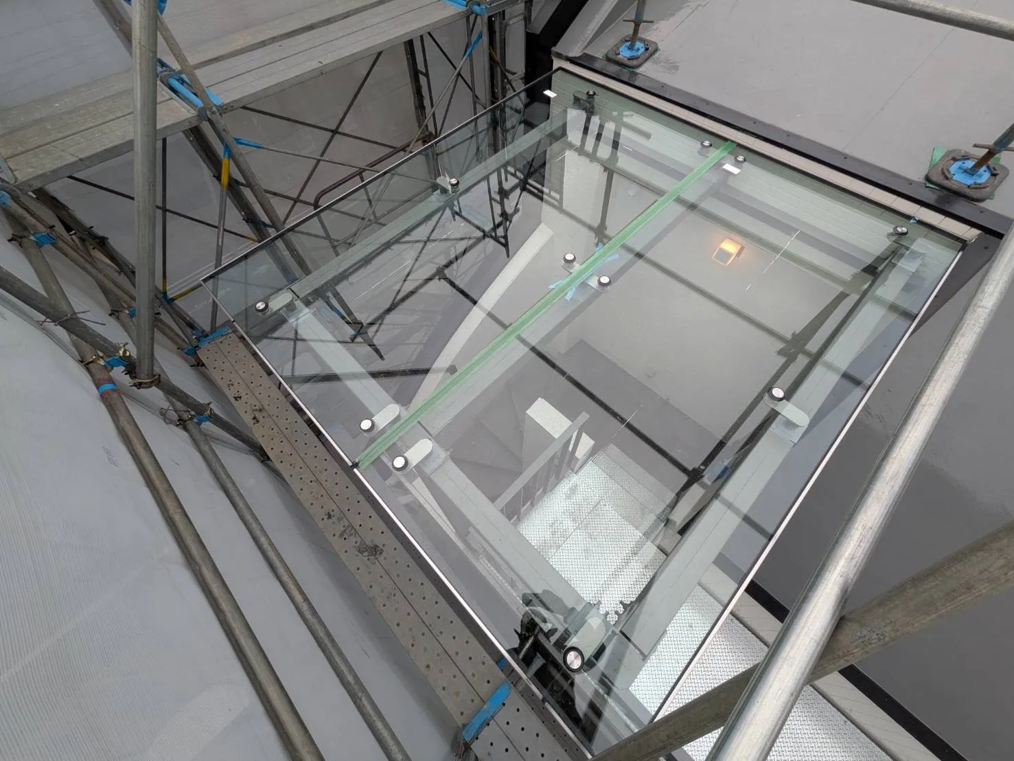 ガラス屋根の施工も株式会社ルークにお任せください！